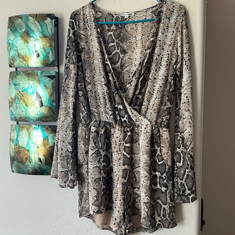 FashionNova Reptile print romper 🌪️🪐